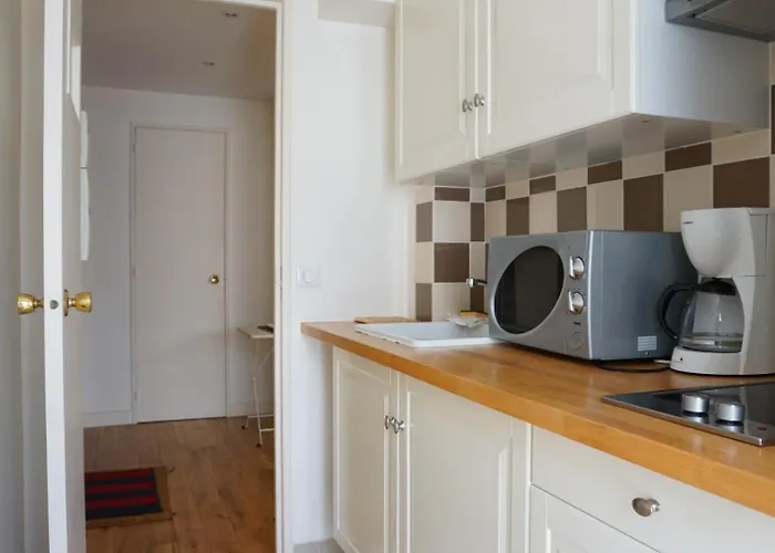 Close To Eiffel Tower And Metro *