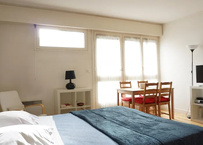 Close To Eiffel Tower And Metro Appartement