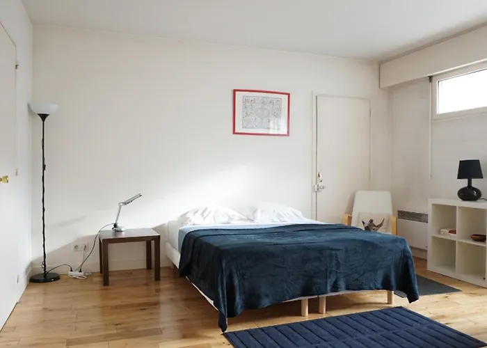 Close To Eiffel Tower And Metro Appartement *